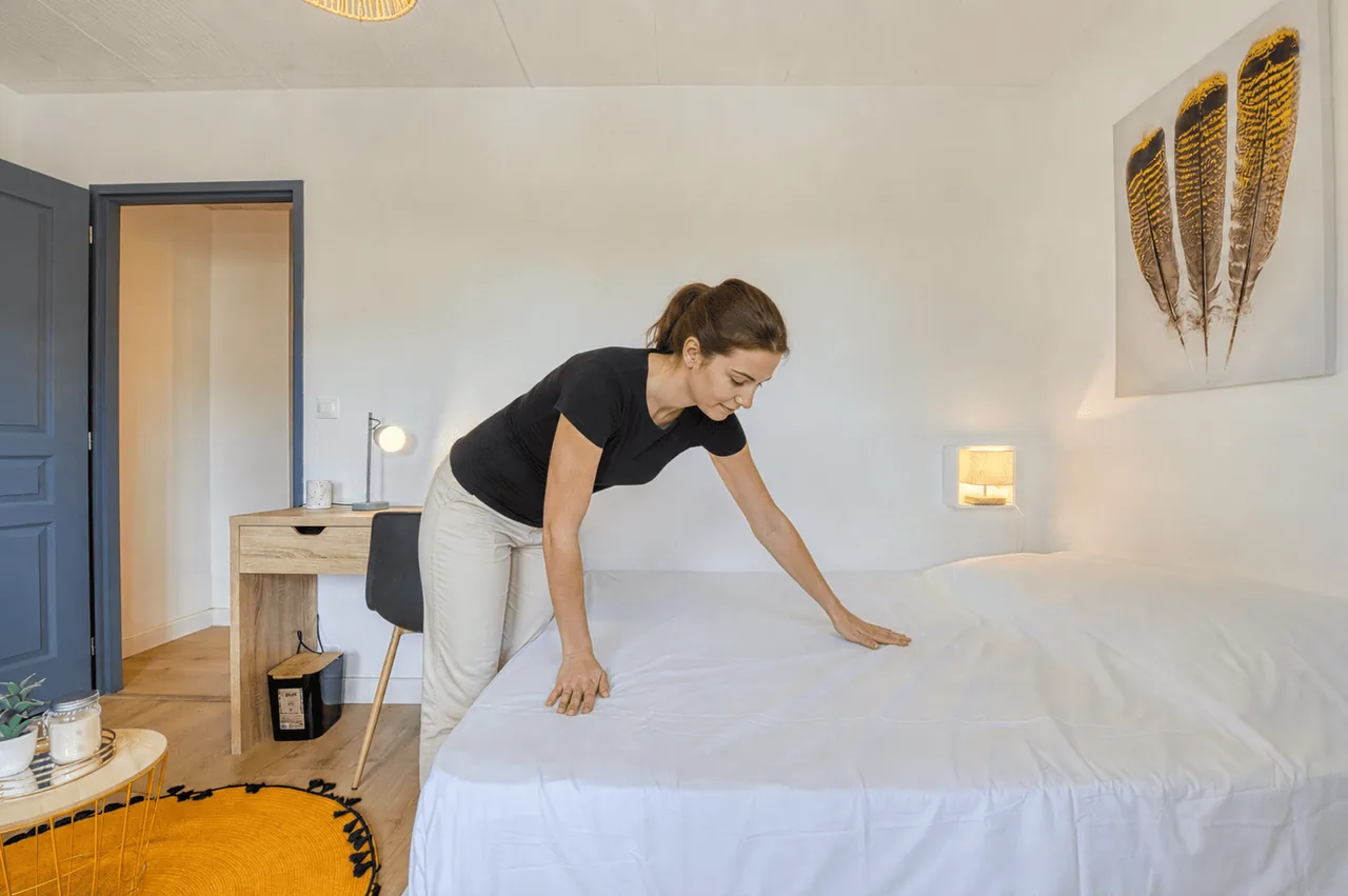 Illustration d’un appartement préparé pour accueillir des voyageurs